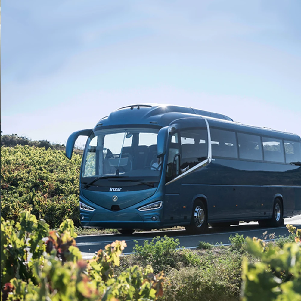 Car sur route agricole Car sur route agricole